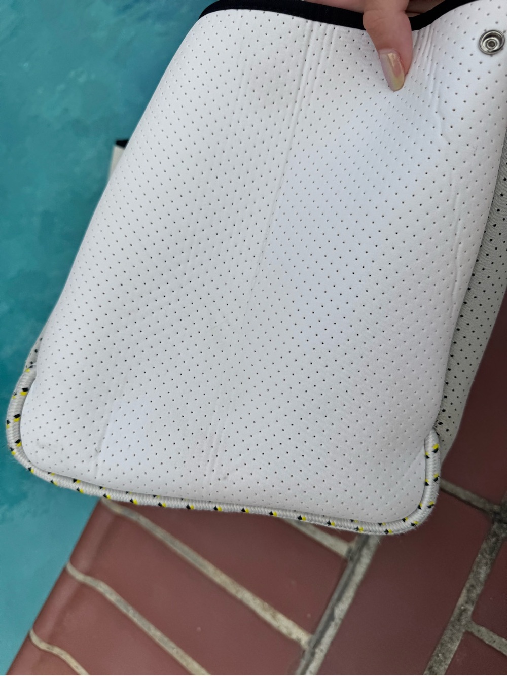 Haute Shore Neoprene tote bag- in Aspen - Picture 5 of 6
